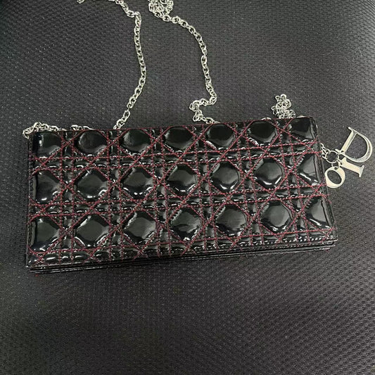 Dior shoulder bag patent with chain