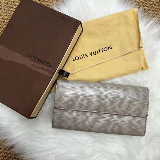 Lavender gray Epi Louis Vuitton wallet with box