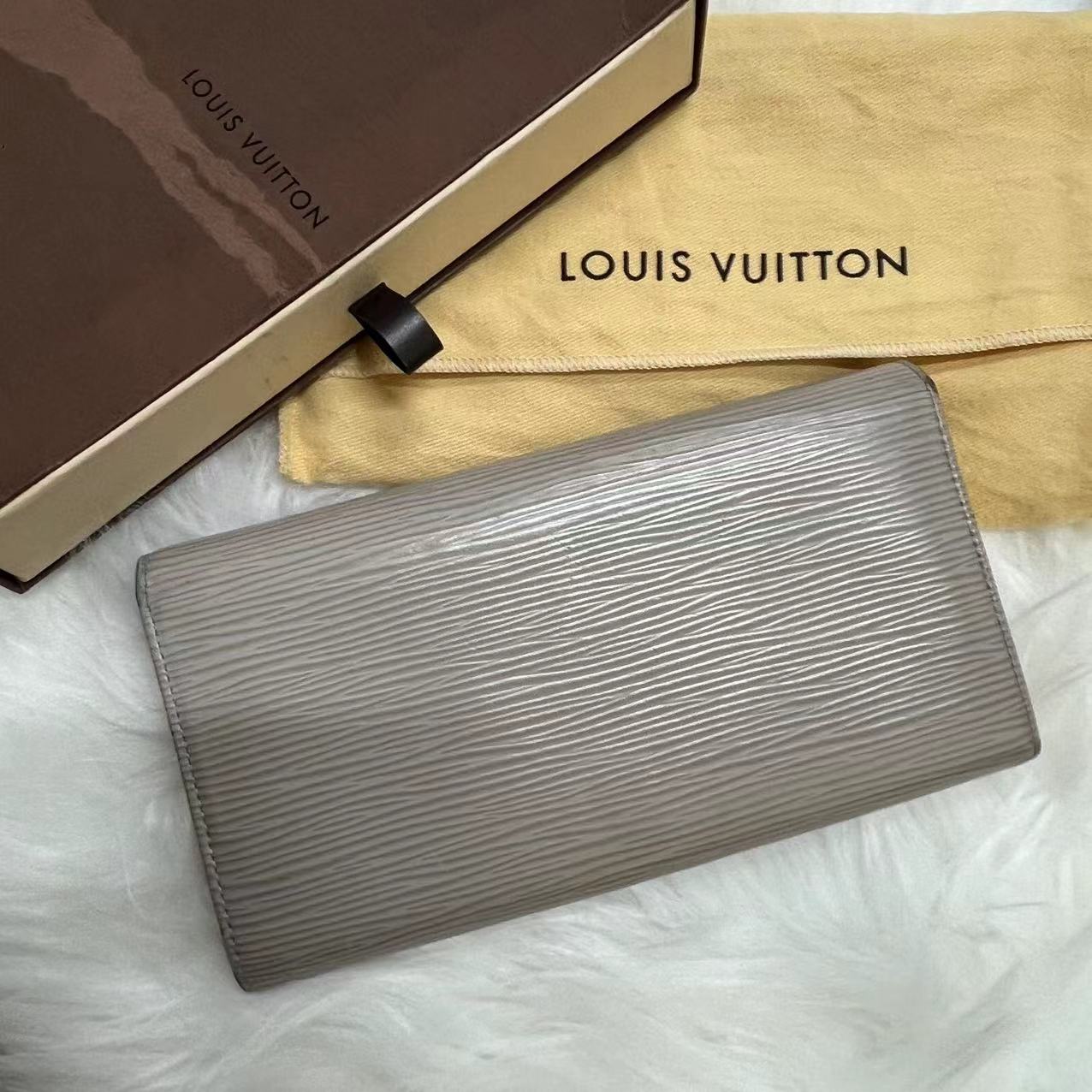 Lavender gray Epi Louis Vuitton wallet with box